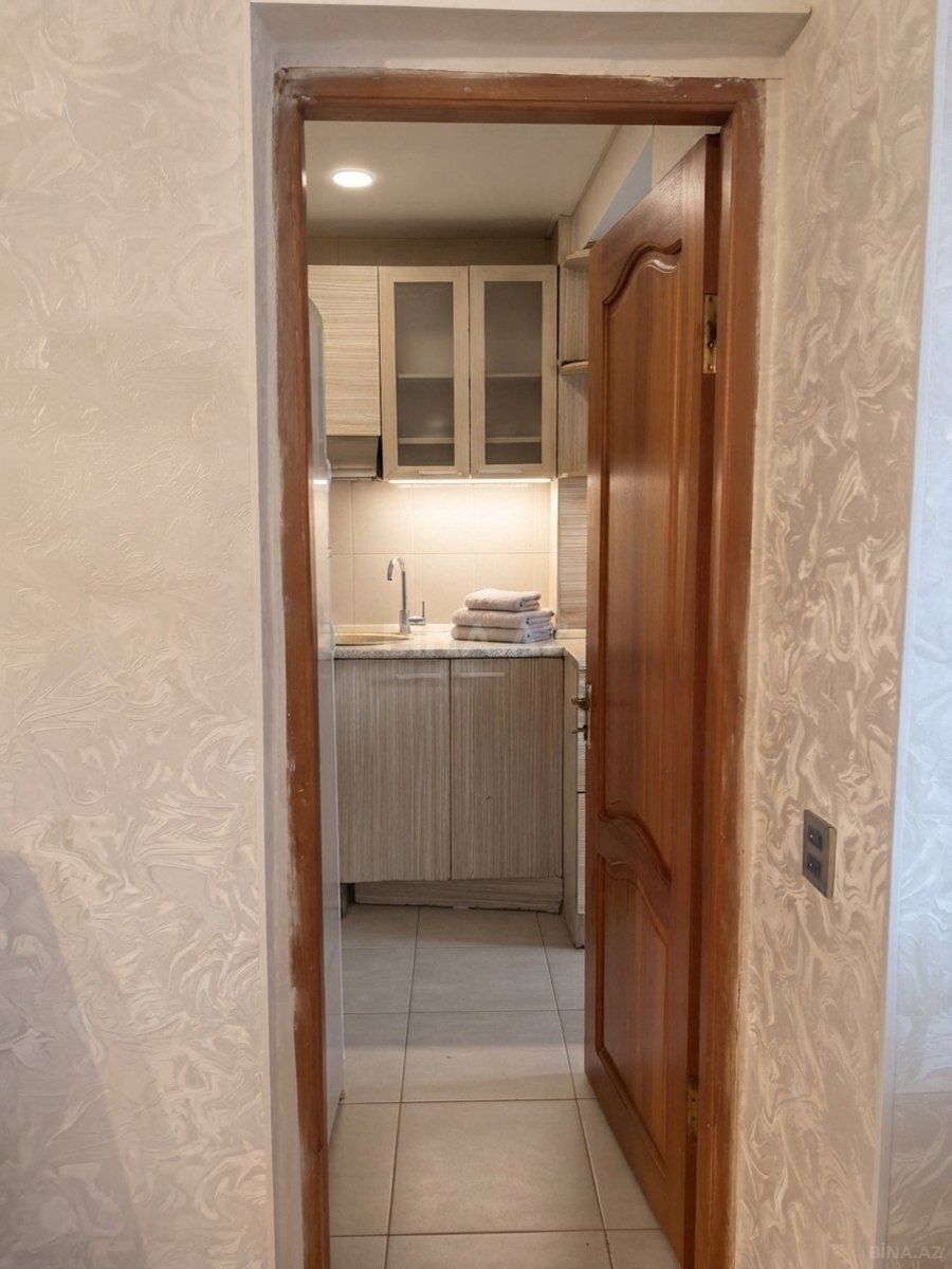 2 otaqlı Köhnə tikili, Elmlər Akademiyası m., Bakı