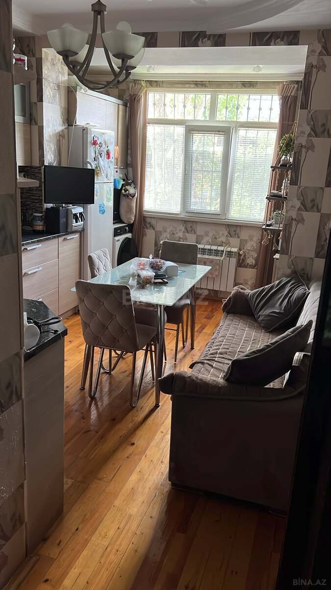 4 otaqlı Köhnə tikili, Qaraçuxur q., Bakı