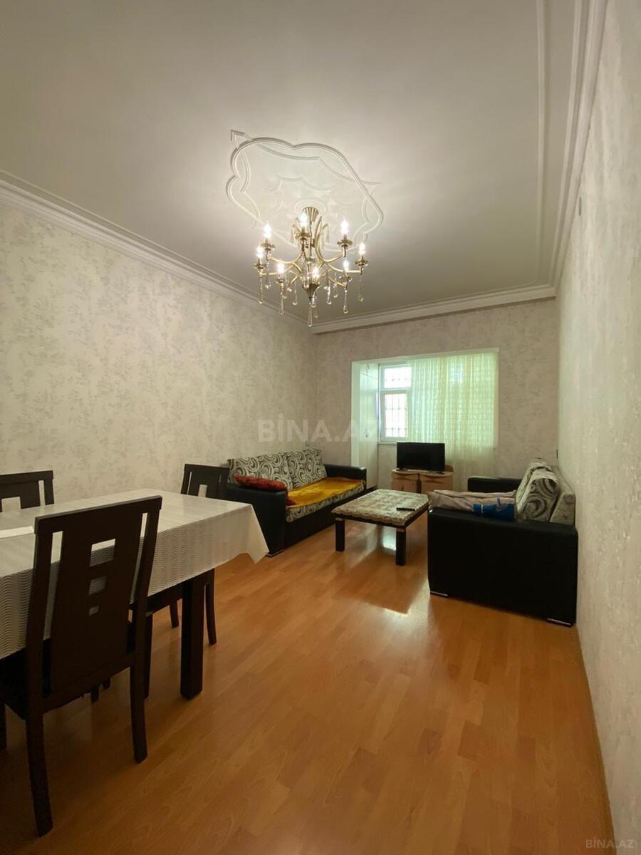 3 otaqlı Köhnə tikili, Memar Əcəmi m., Bakı