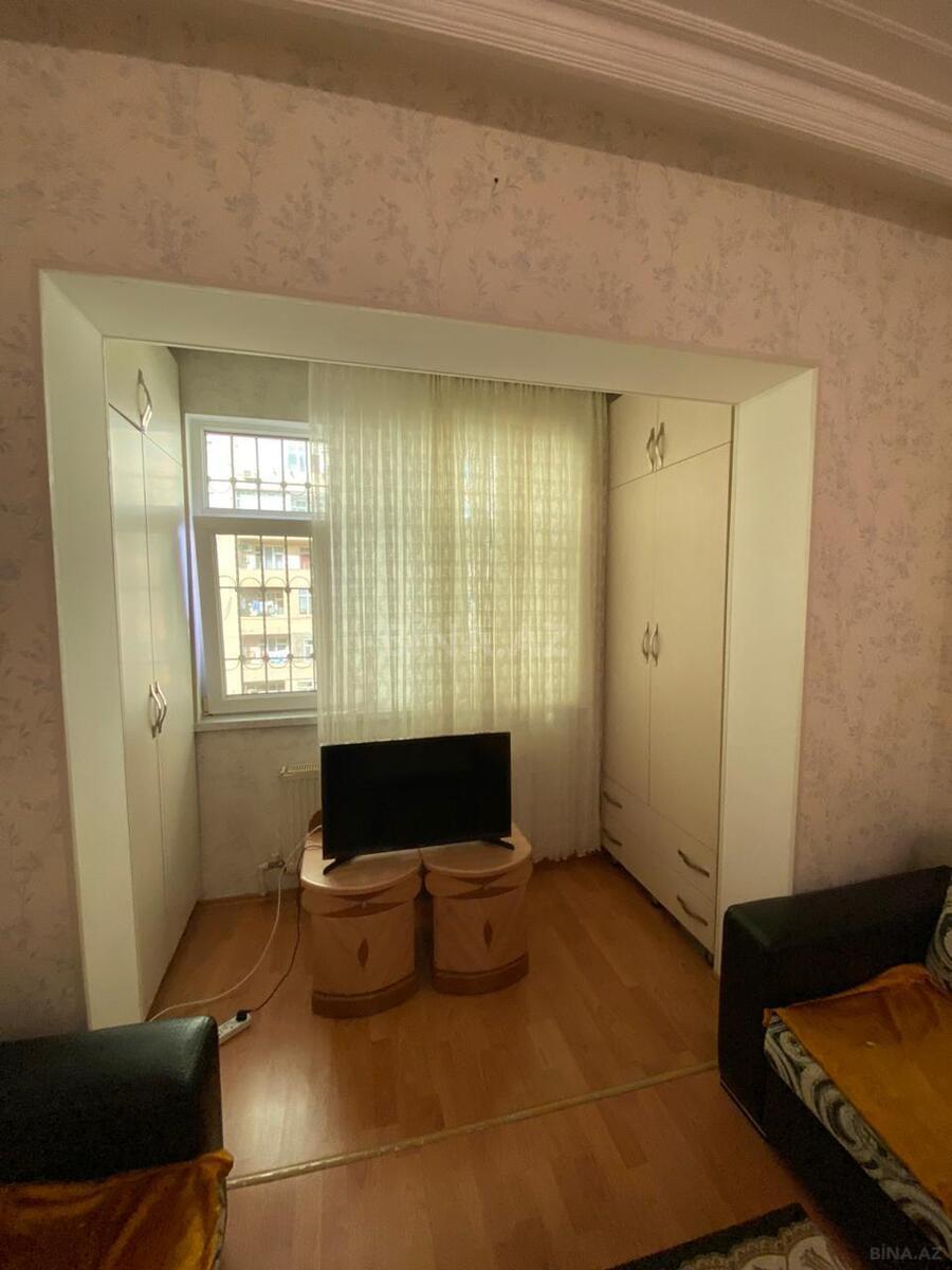 3 otaqlı Köhnə tikili, Memar Əcəmi m., Bakı