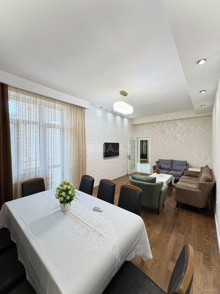 3 otaqlı Yeni tikili, 8 Noyabr m., Bakı