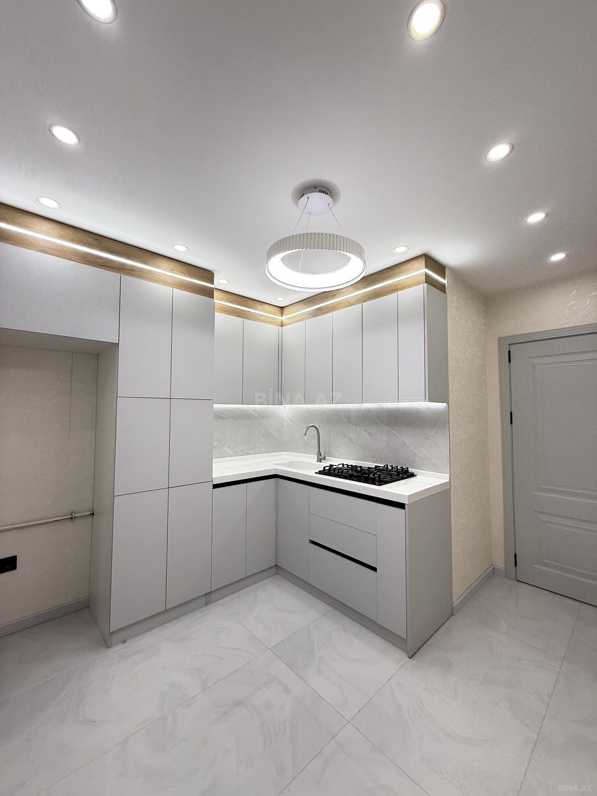 3 otaqlı Köhnə tikili, Əhmədli m., Bakı