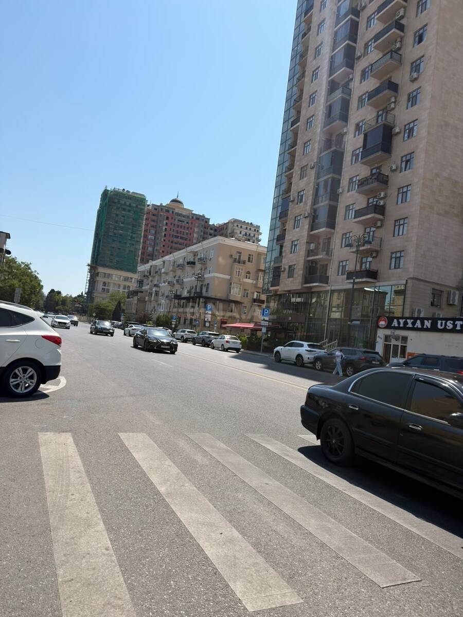 3 otaqlı Köhnə tikili, Elmlər Akademiyası m., Bakı