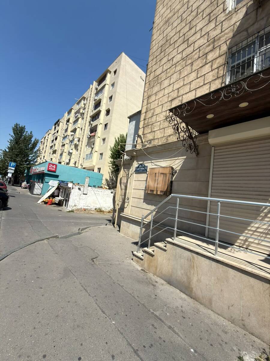 3 otaqlı Köhnə tikili, Elmlər Akademiyası m., Bakı