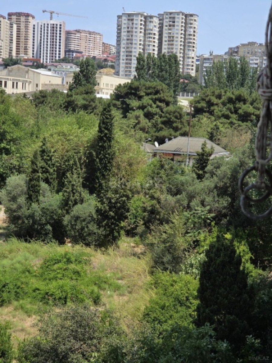 3 otaqlı Köhnə tikili, Həzi Aslanov m., Bakı