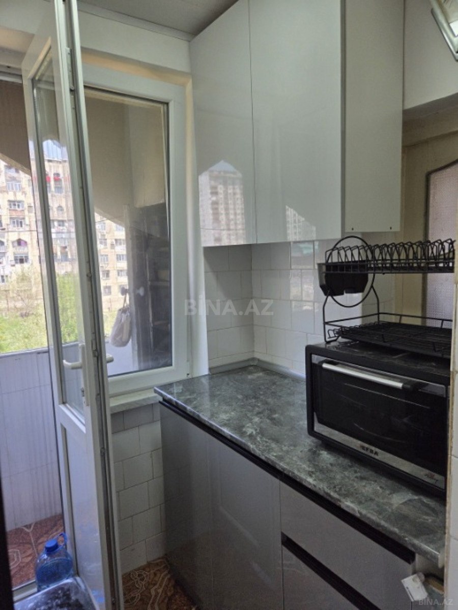 3 otaqlı Köhnə tikili, Həzi Aslanov m., Bakı