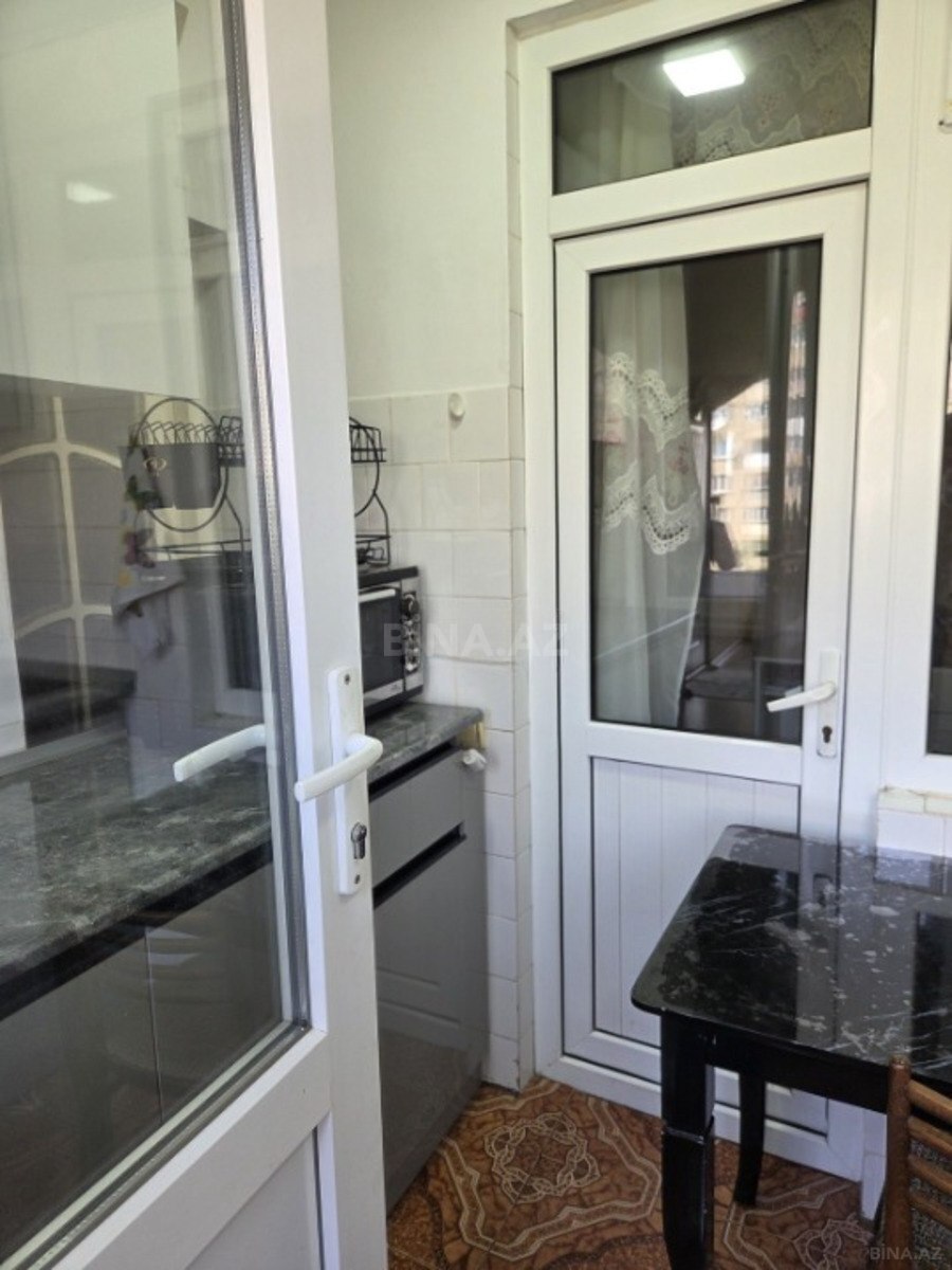 3 otaqlı Köhnə tikili, Həzi Aslanov m., Bakı
