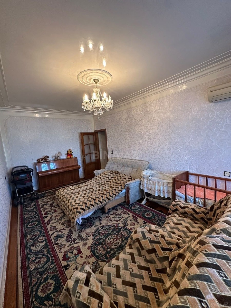 5 otaqlı Köhnə tikili, Əhmədli m., Bakı