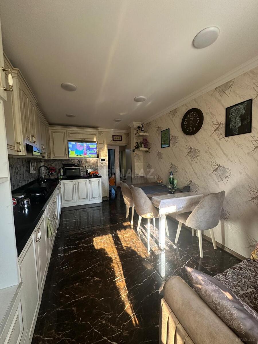 3 otaqlı Köhnə tikili, Neftçilər m., Bakı