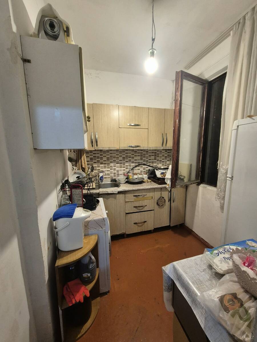 2 otaqlı Köhnə tikili, Memar Əcəmi m., Bakı