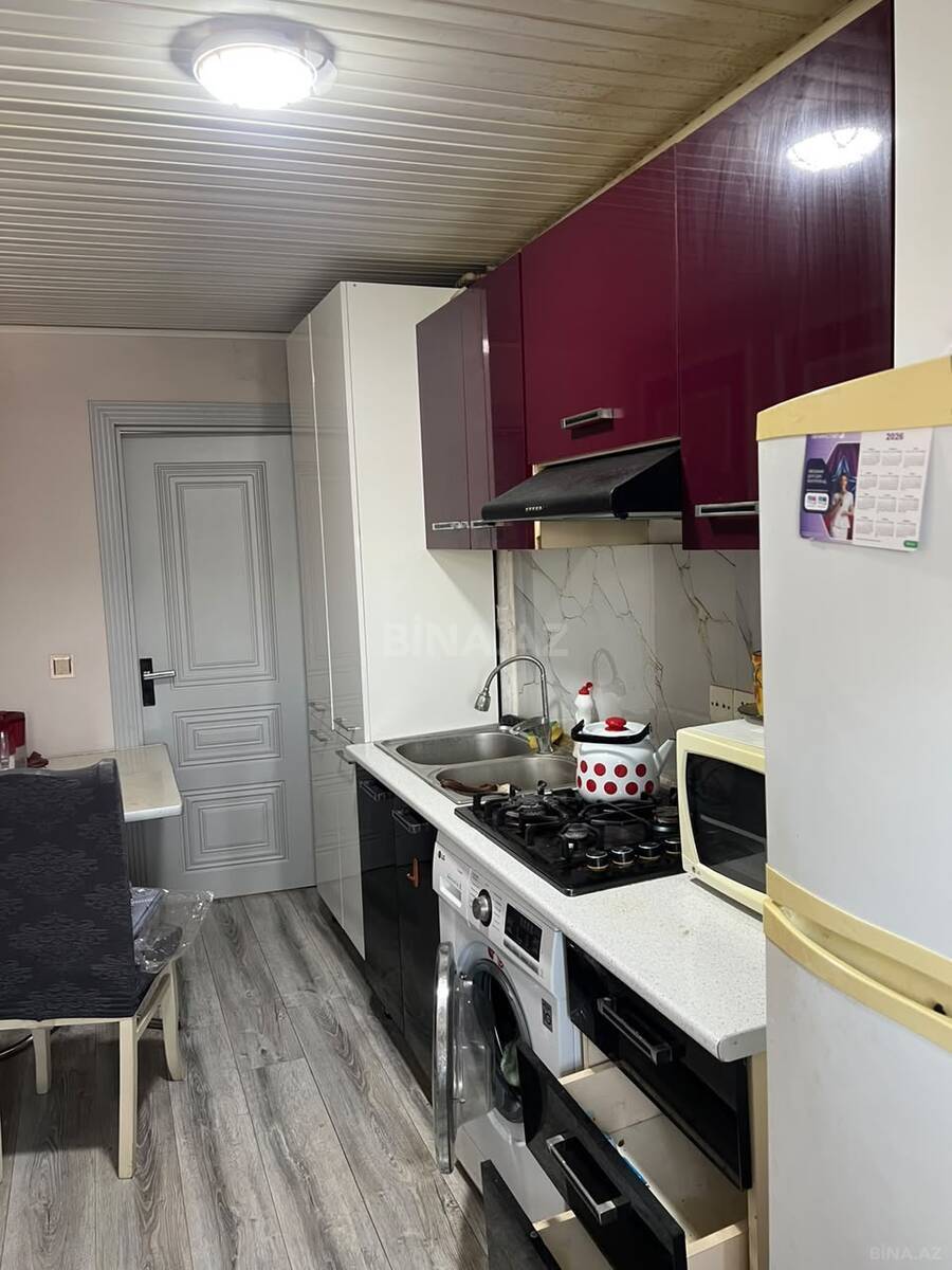 3 otaqlı Köhnə tikili, Memar Əcəmi m., Bakı
