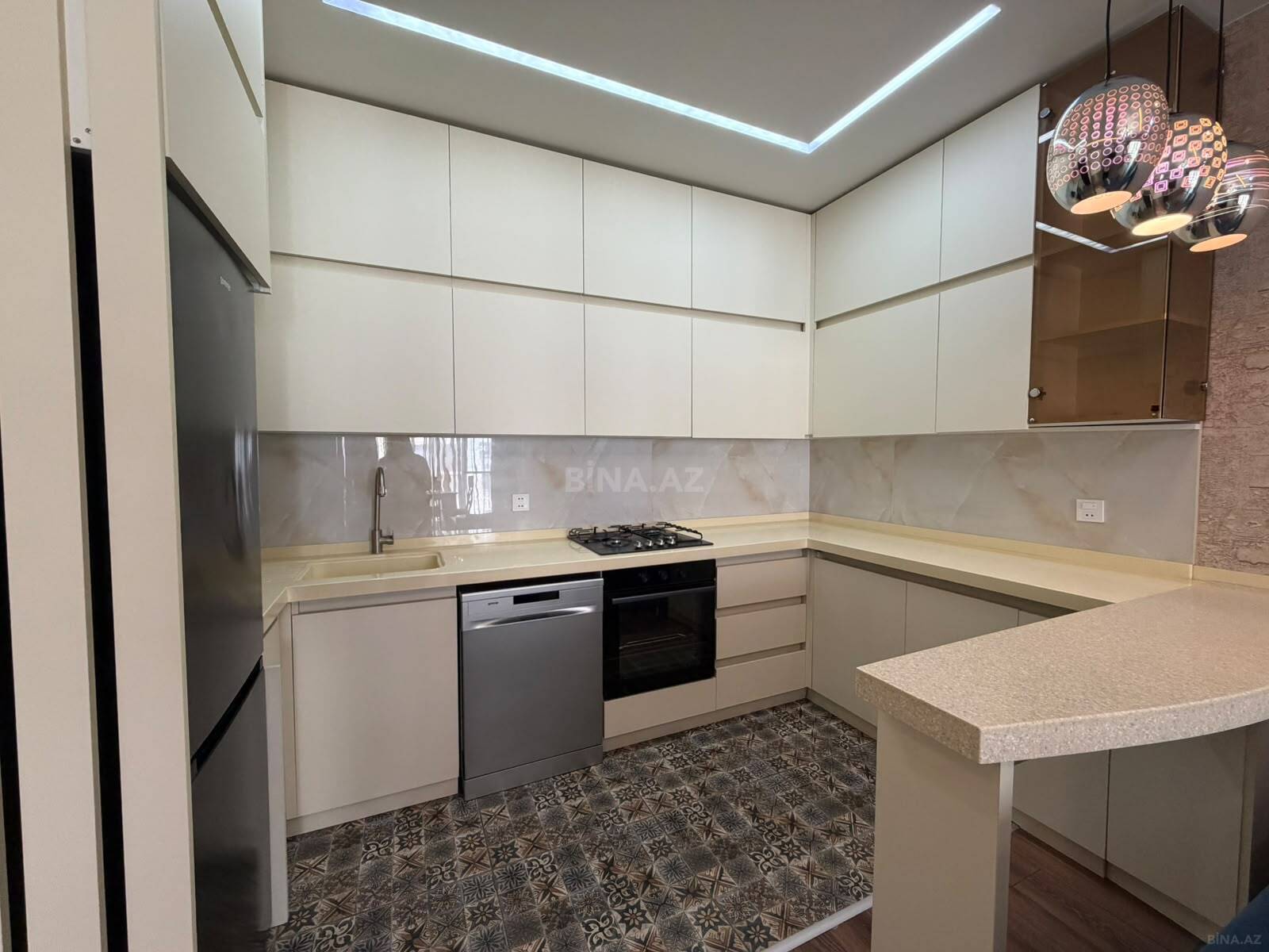 3 otaqlı Yeni tikili, Şah İsmayıl Xətai m., Bakı
