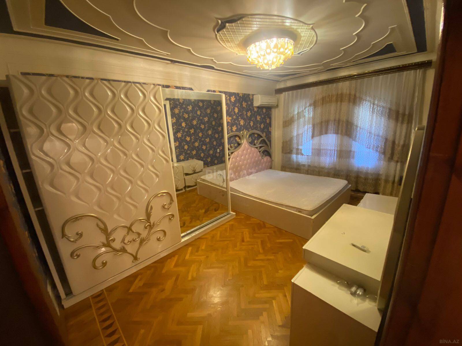 5 otaqlı Köhnə tikili, Xalqlar Dostluğu m., Bakı
