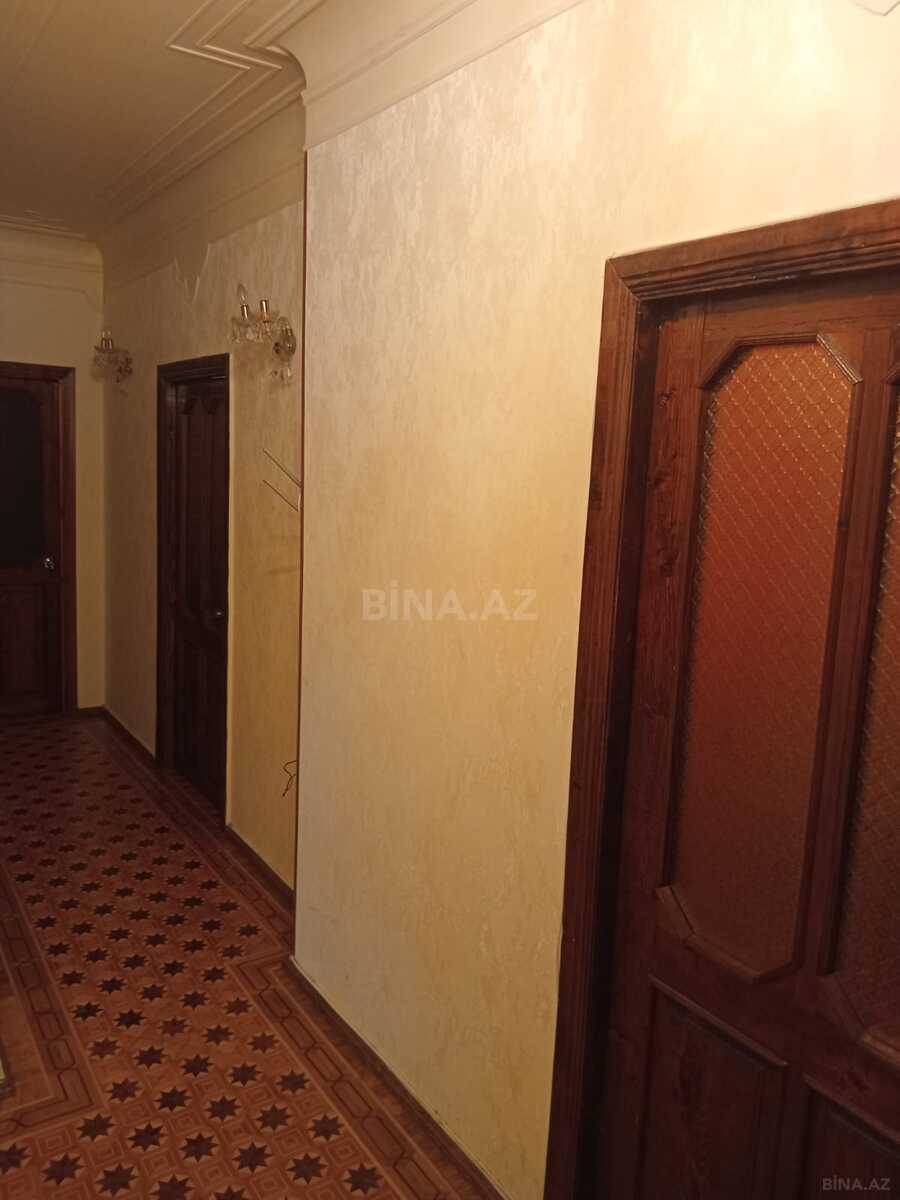 5 otaqlı Köhnə tikili, Xalqlar Dostluğu m., Bakı