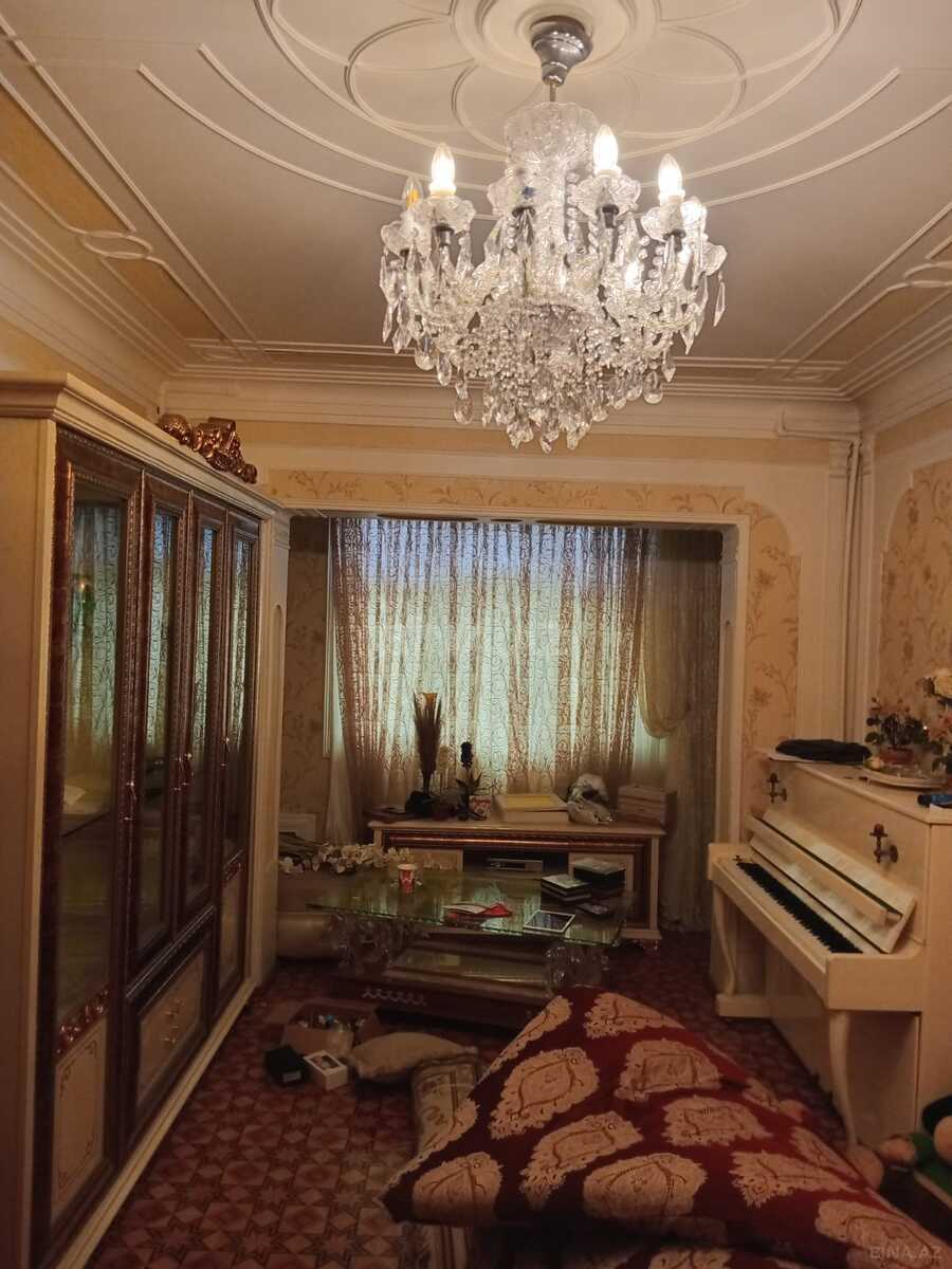 5 otaqlı Köhnə tikili, Xalqlar Dostluğu m., Bakı