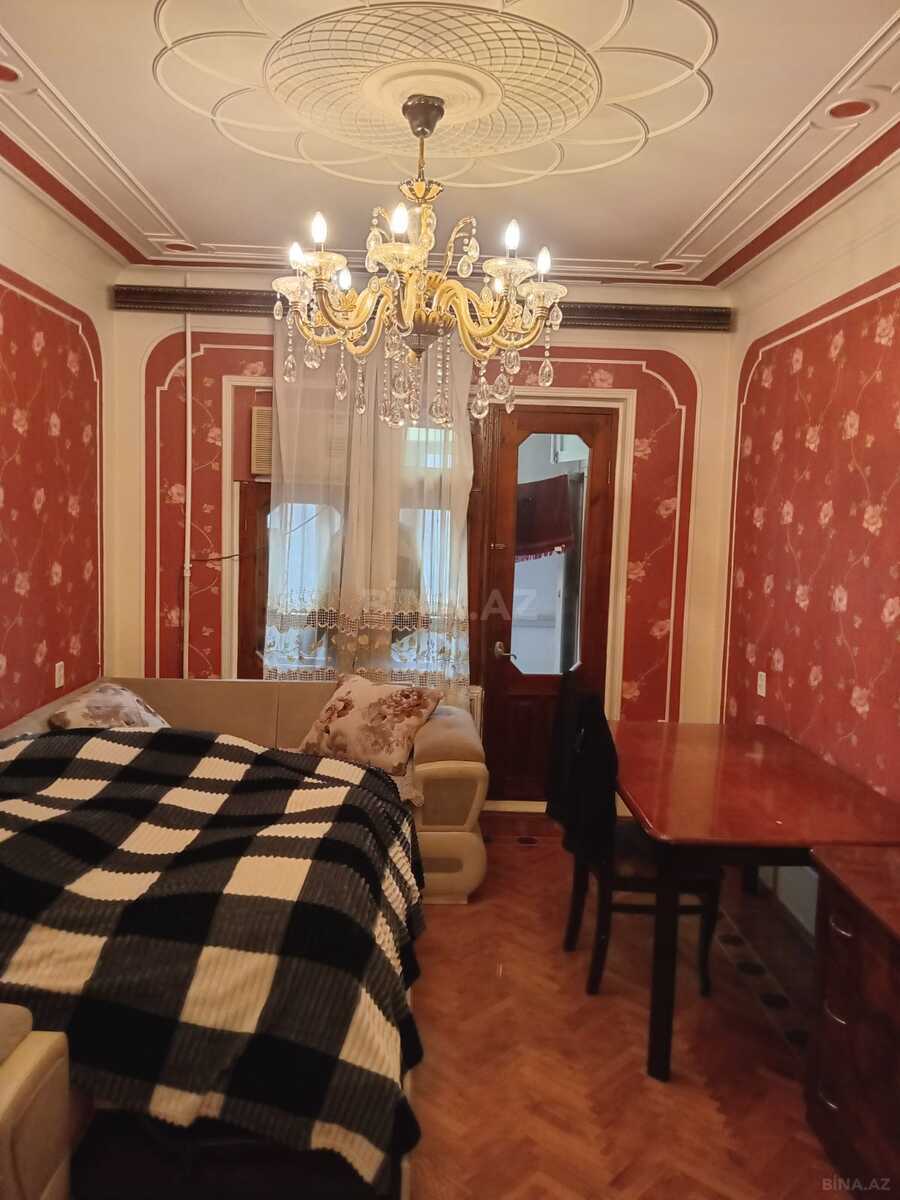 5 otaqlı Köhnə tikili, Xalqlar Dostluğu m., Bakı
