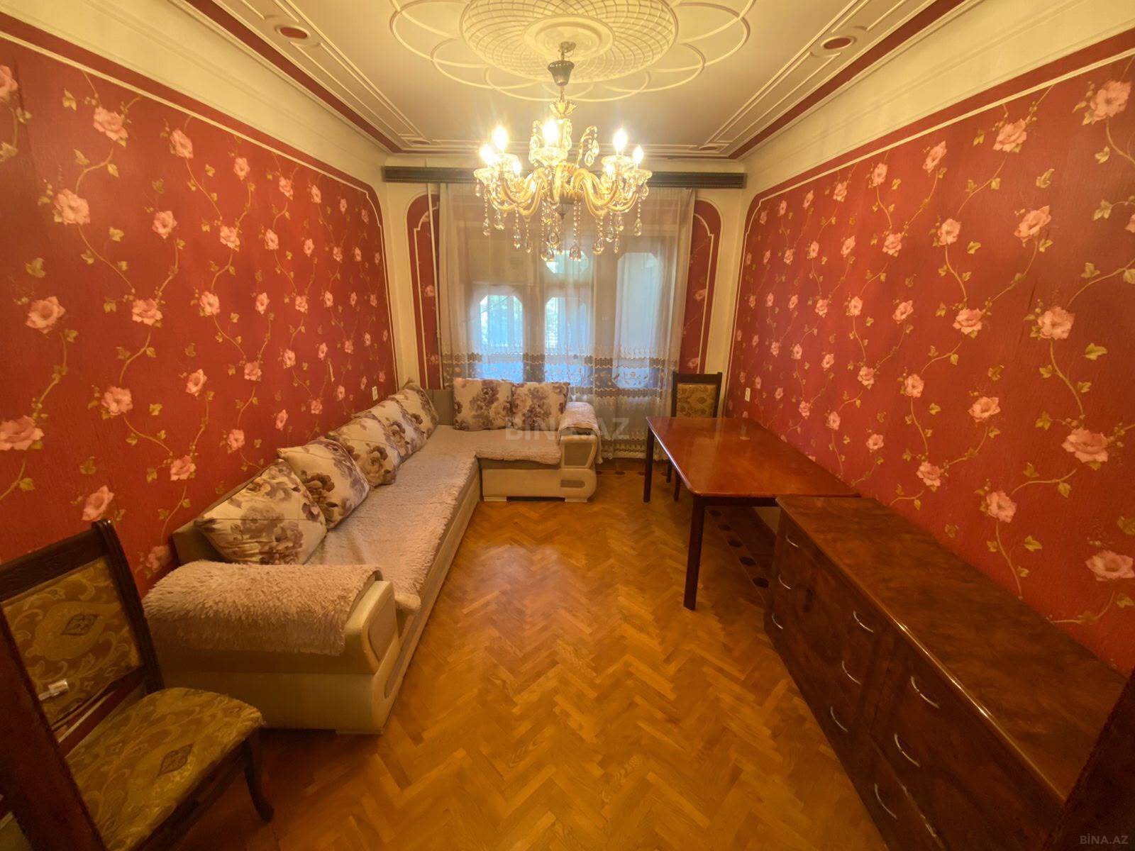 5 otaqlı Köhnə tikili, Xalqlar Dostluğu m., Bakı