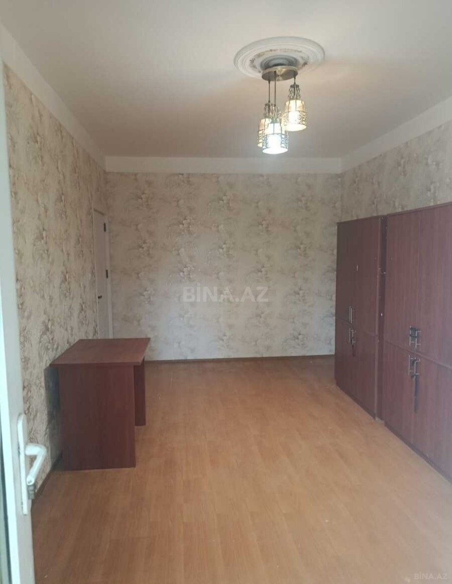 3 otaqlı Köhnə tikili, Qara Qarayev m., Bakı