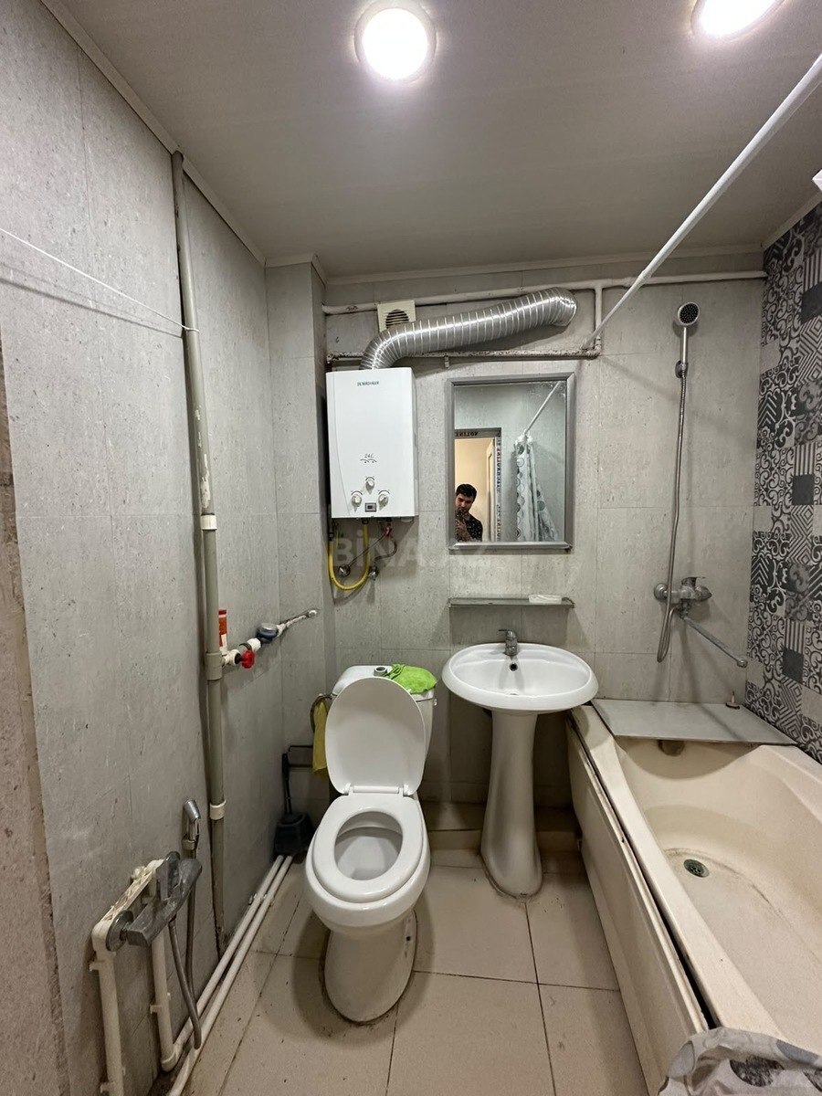 2 otaqlı Köhnə tikili, Elmlər Akademiyası m., Bakı