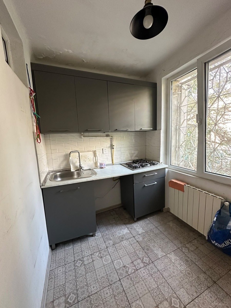 2 otaqlı Köhnə tikili, Elmlər Akademiyası m., Bakı