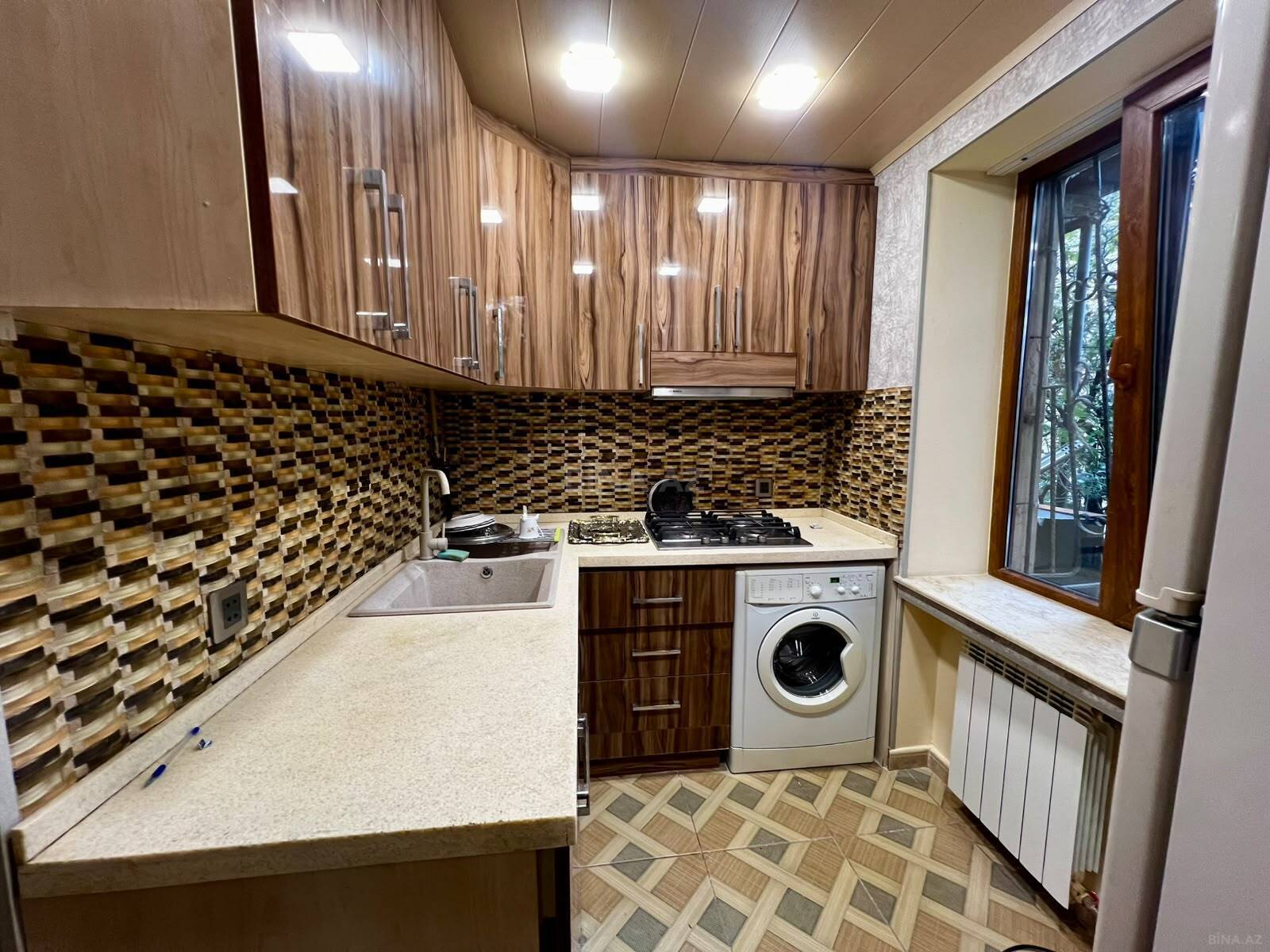 2 otaqlı Köhnə tikili, Neftçilər m., Bakı