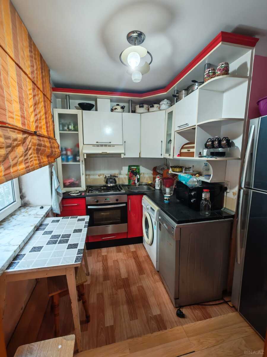 3 otaqlı Köhnə tikili, Elmlər Akademiyası m., Bakı
