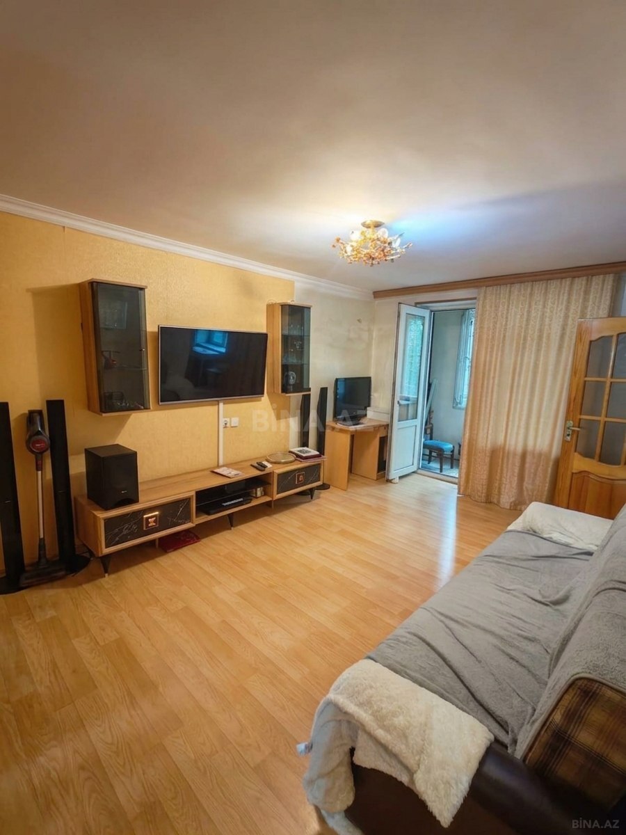 3 otaqlı Köhnə tikili, Elmlər Akademiyası m., Bakı