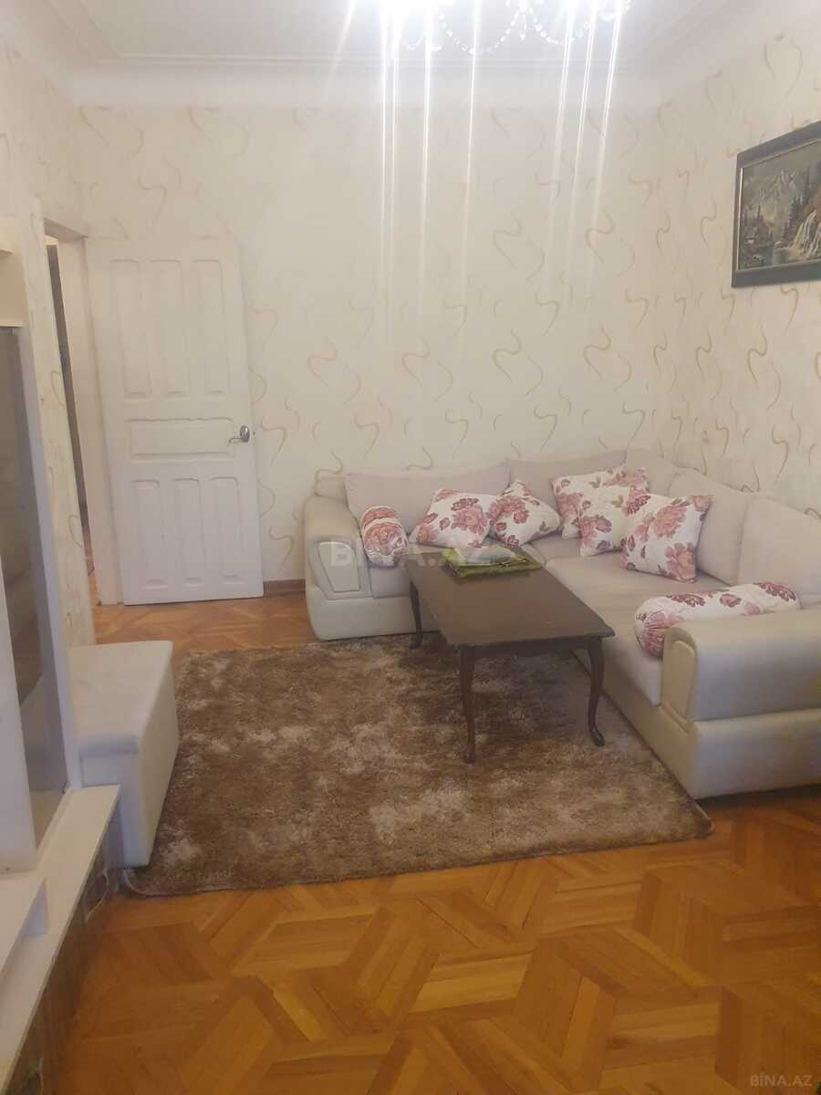 3 otaqlı Köhnə tikili, Azadlıq Prospekti m., Bakı