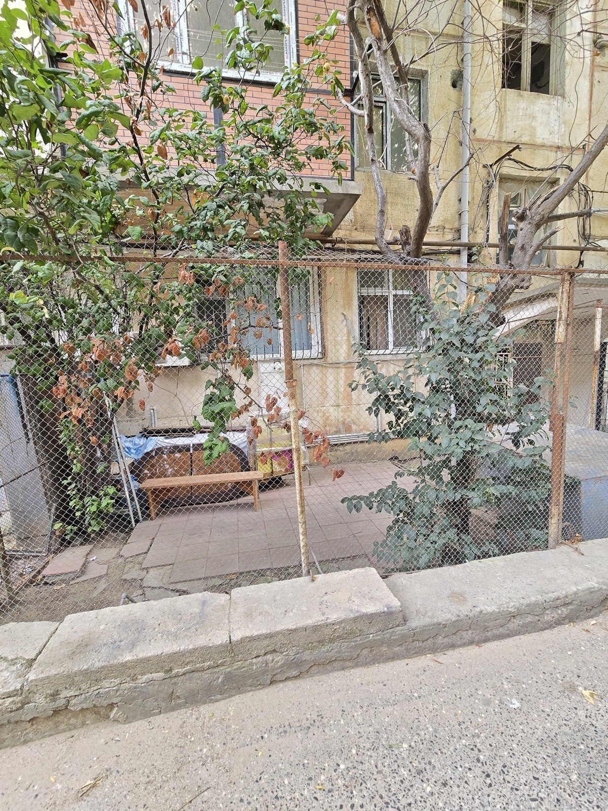 2 otaqlı Köhnə tikili, Memar Əcəmi m., Bakı