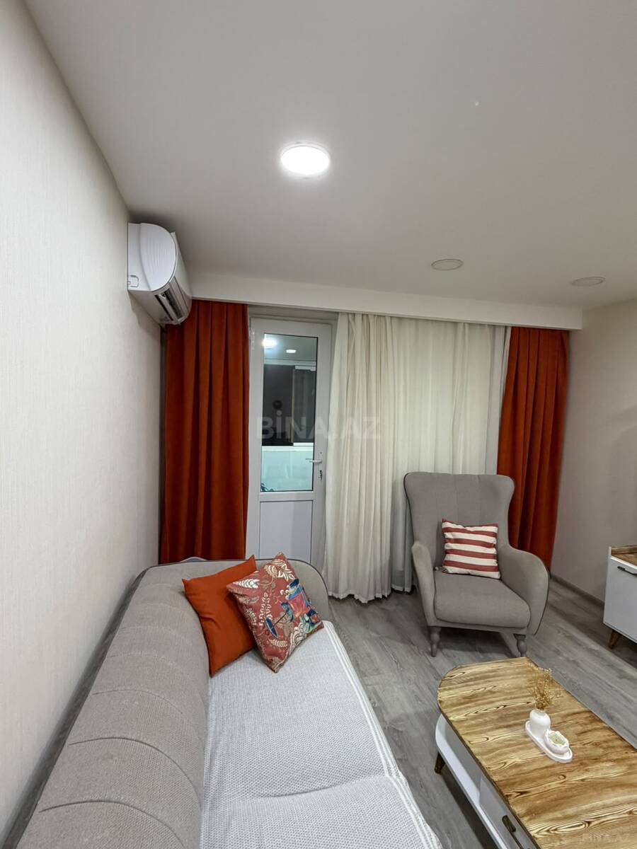 3 otaqlı Köhnə tikili, Qara Qarayev m., Bakı
