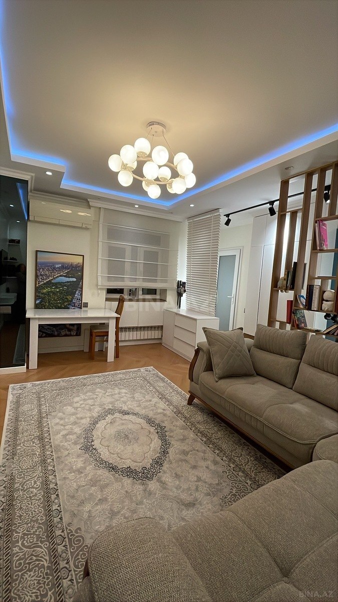 2 otaqlı Köhnə tikili, Elmlər Akademiyası m., Bakı