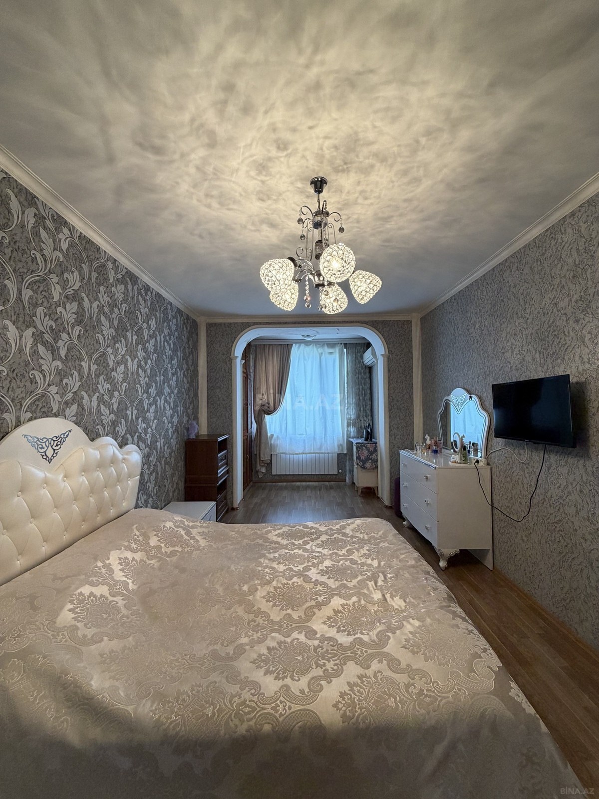 3 otaqlı Köhnə tikili, Bakıxanov q., Bakı