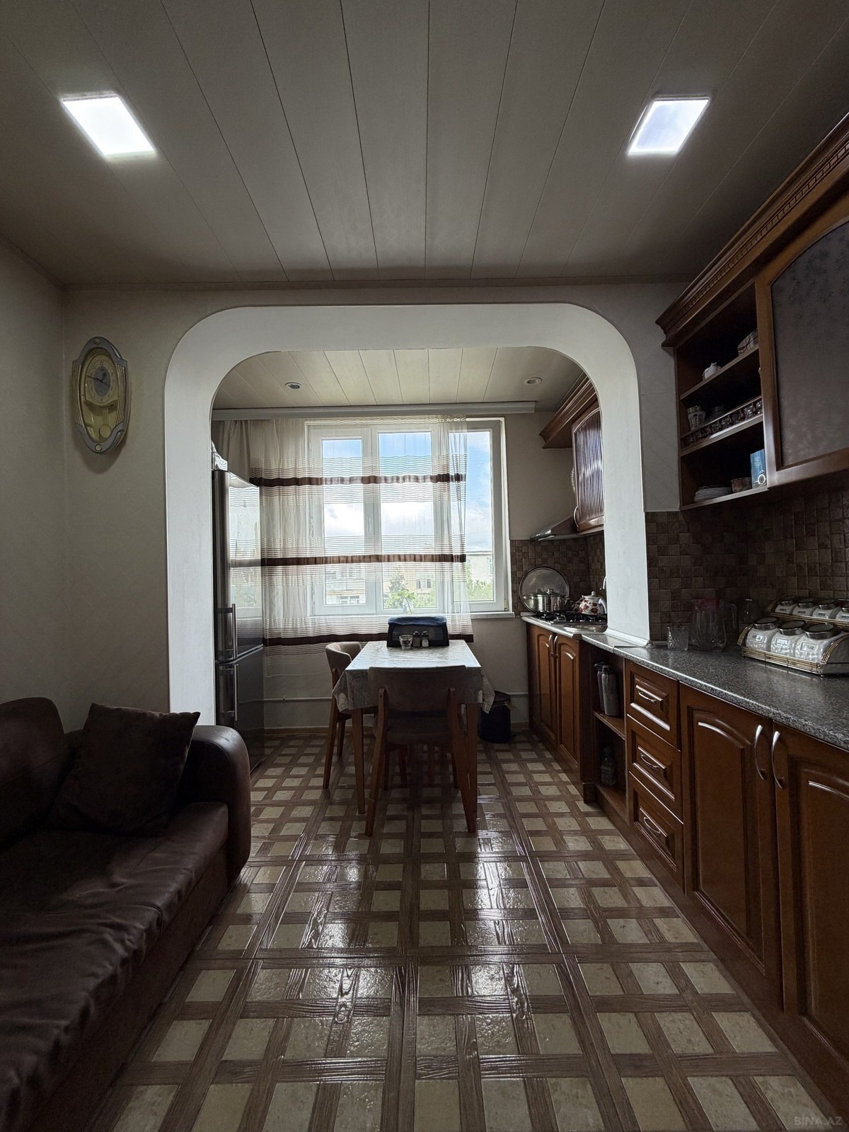 3 otaqlı Köhnə tikili, Bakıxanov q., Bakı
