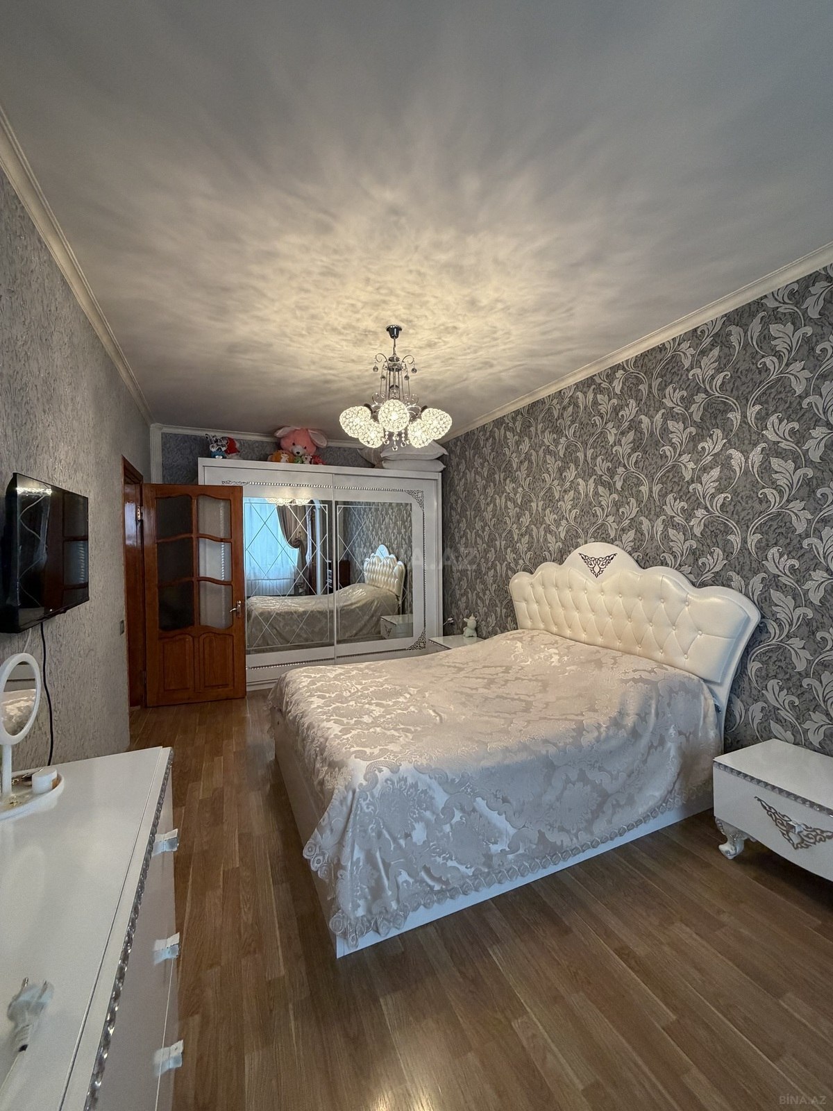 3 otaqlı Köhnə tikili, Bakıxanov q., Bakı