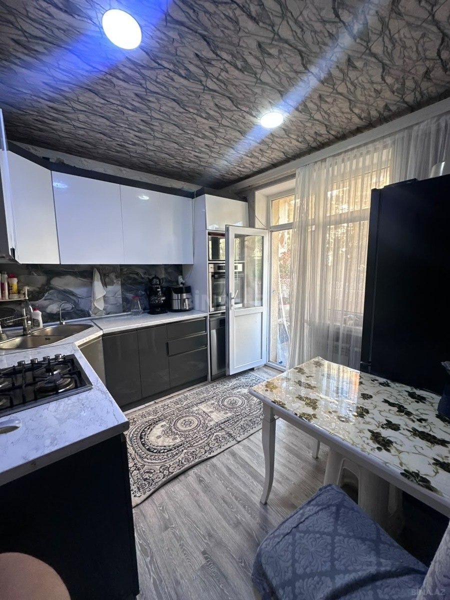 3 otaqlı Köhnə tikili, Yeni Günəşli q., Bakı