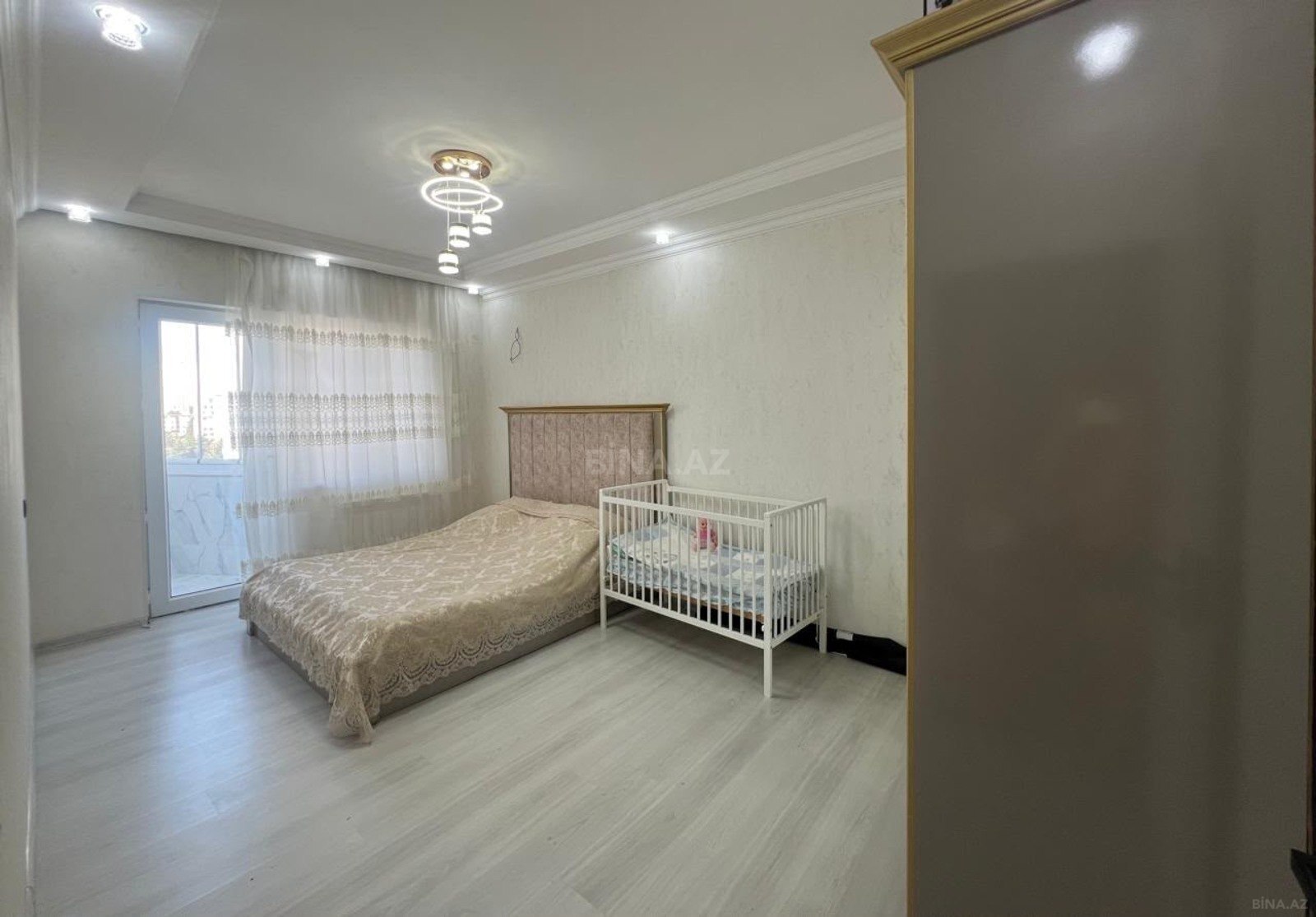 3 otaqlı Köhnə tikili, Memar Əcəmi m., Bakı