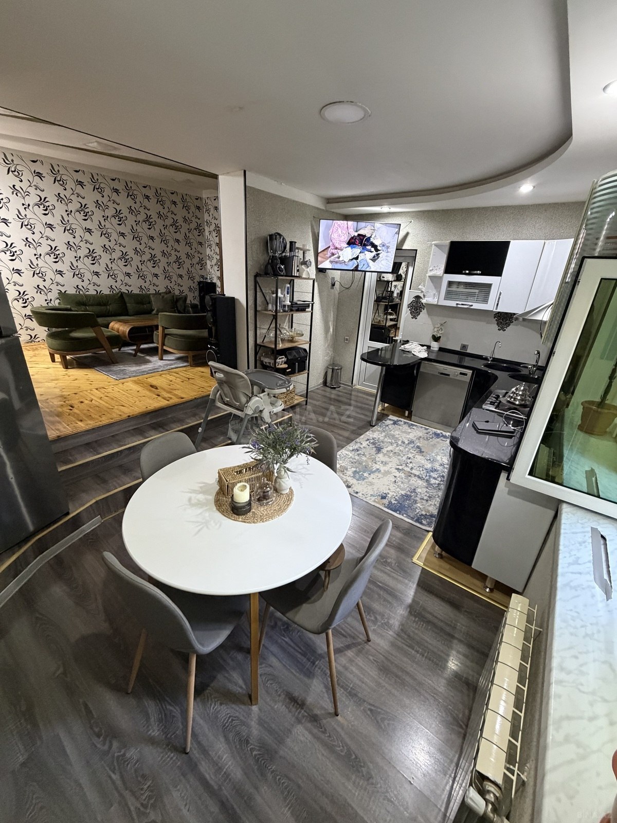 4 otaqlı Köhnə tikili, Bakıxanov q., Bakı