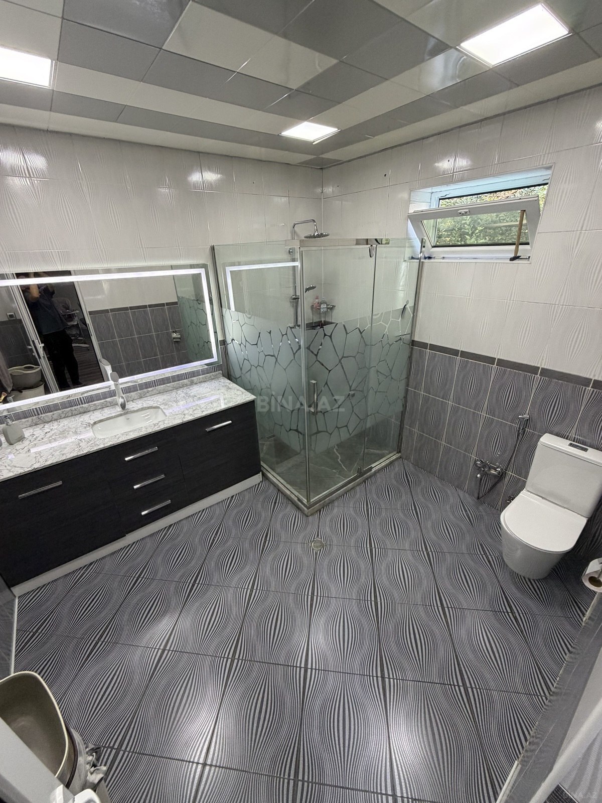 4 otaqlı Köhnə tikili, Bakıxanov q., Bakı