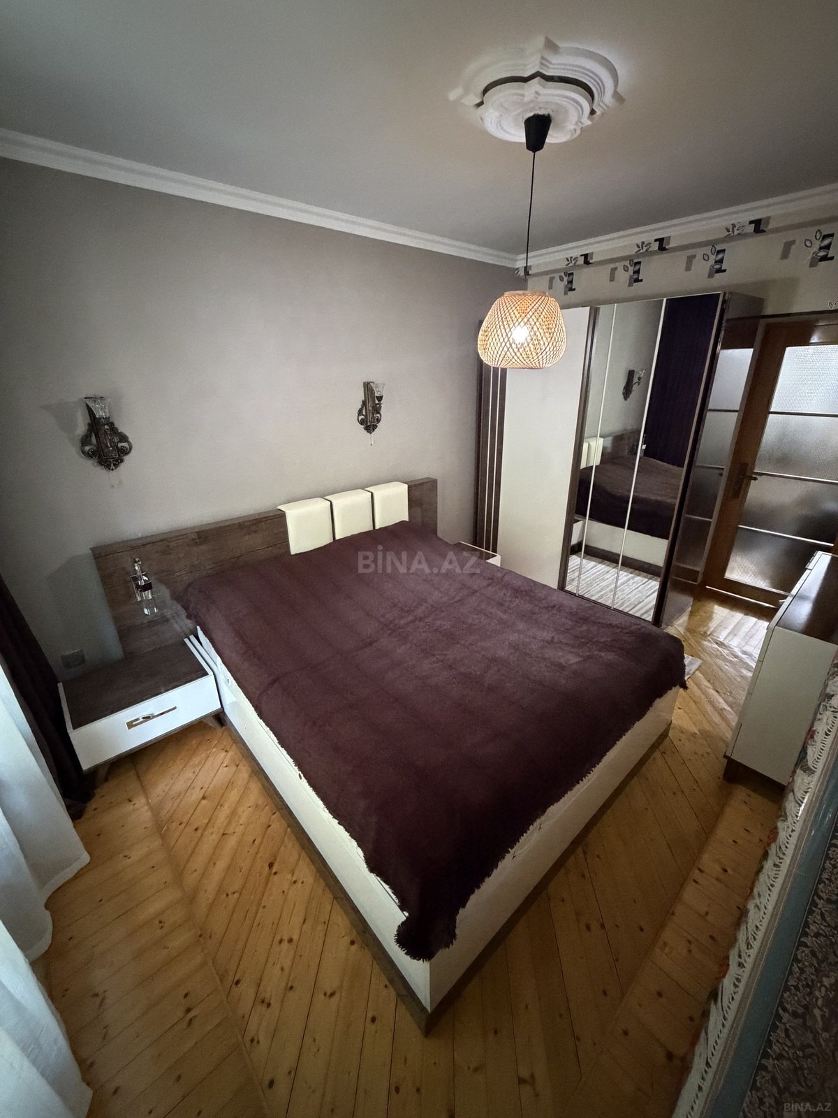 4 otaqlı Köhnə tikili, Bakıxanov q., Bakı