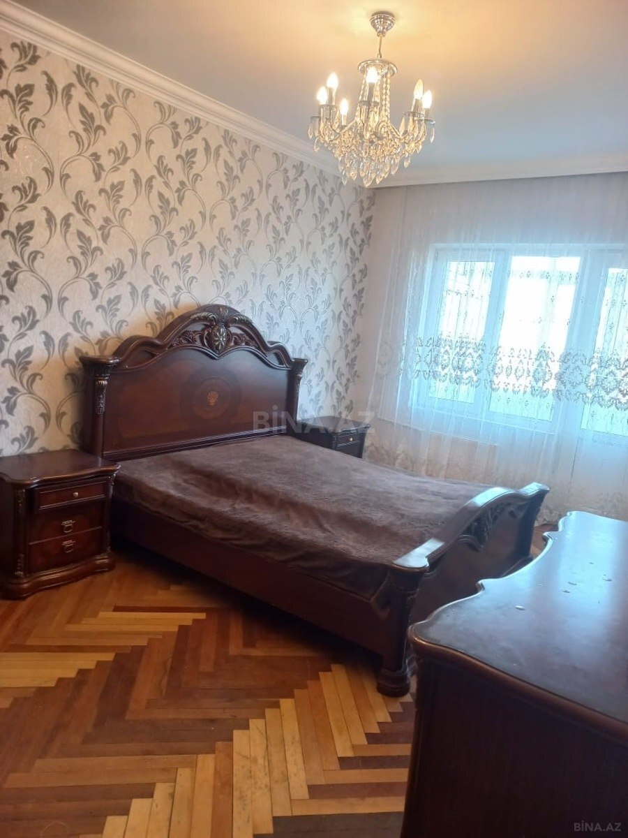 3 otaqlı Köhnə tikili, Memar Əcəmi m., Bakı