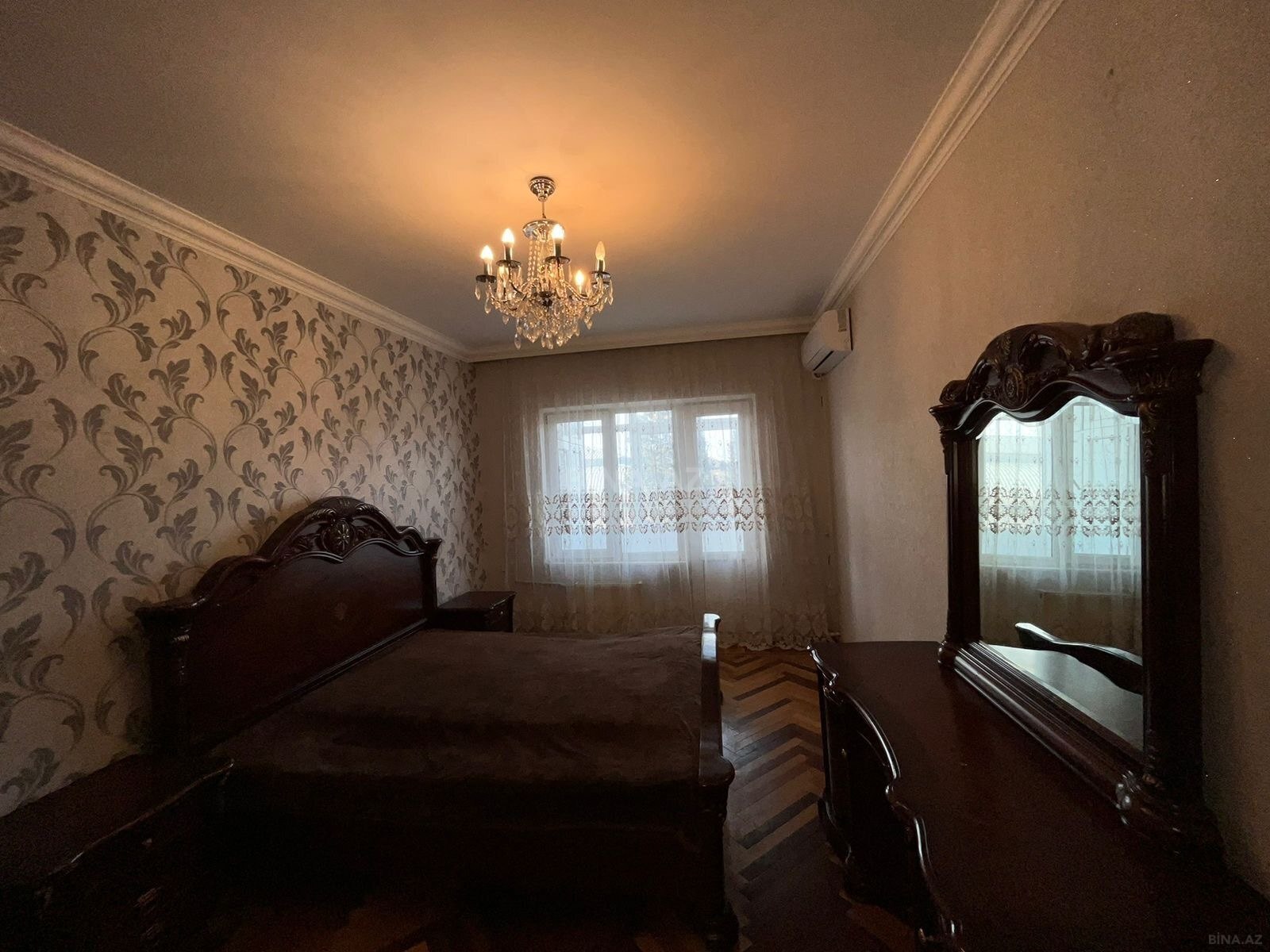3 otaqlı Köhnə tikili, Memar Əcəmi m., Bakı