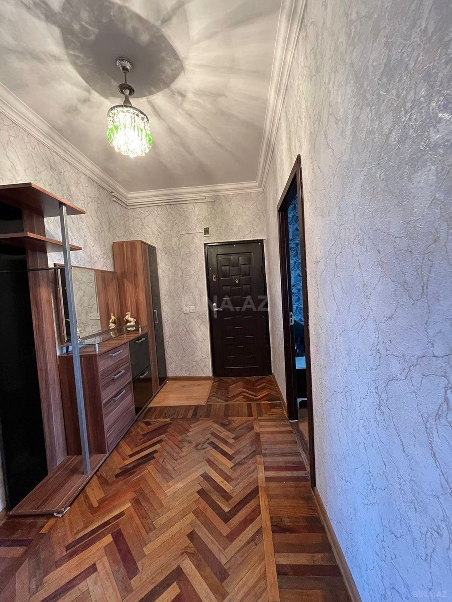 3 otaqlı Köhnə tikili, Memar Əcəmi m., Bakı