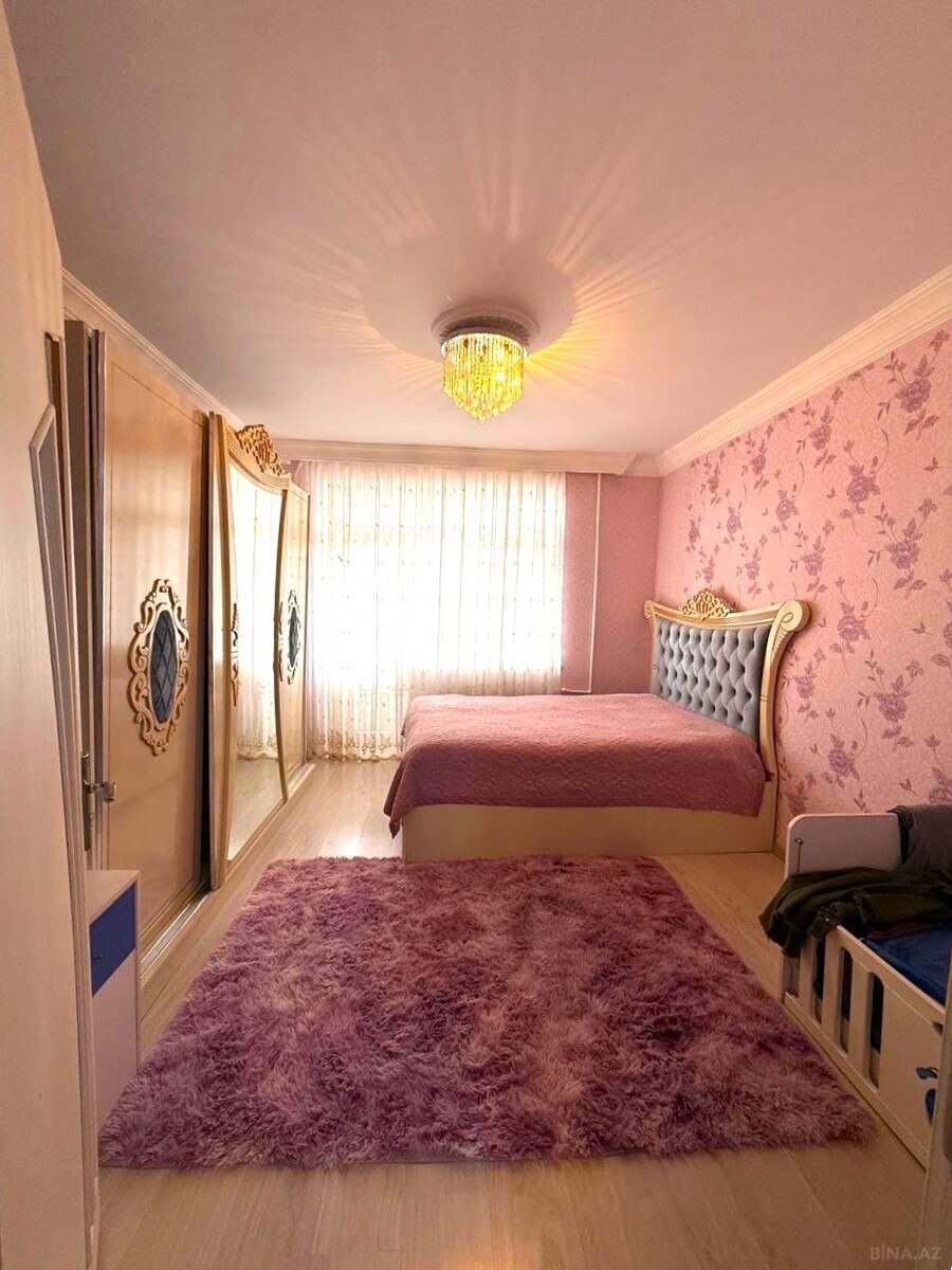 3 otaqlı Köhnə tikili, Bakıxanov q., Bakı