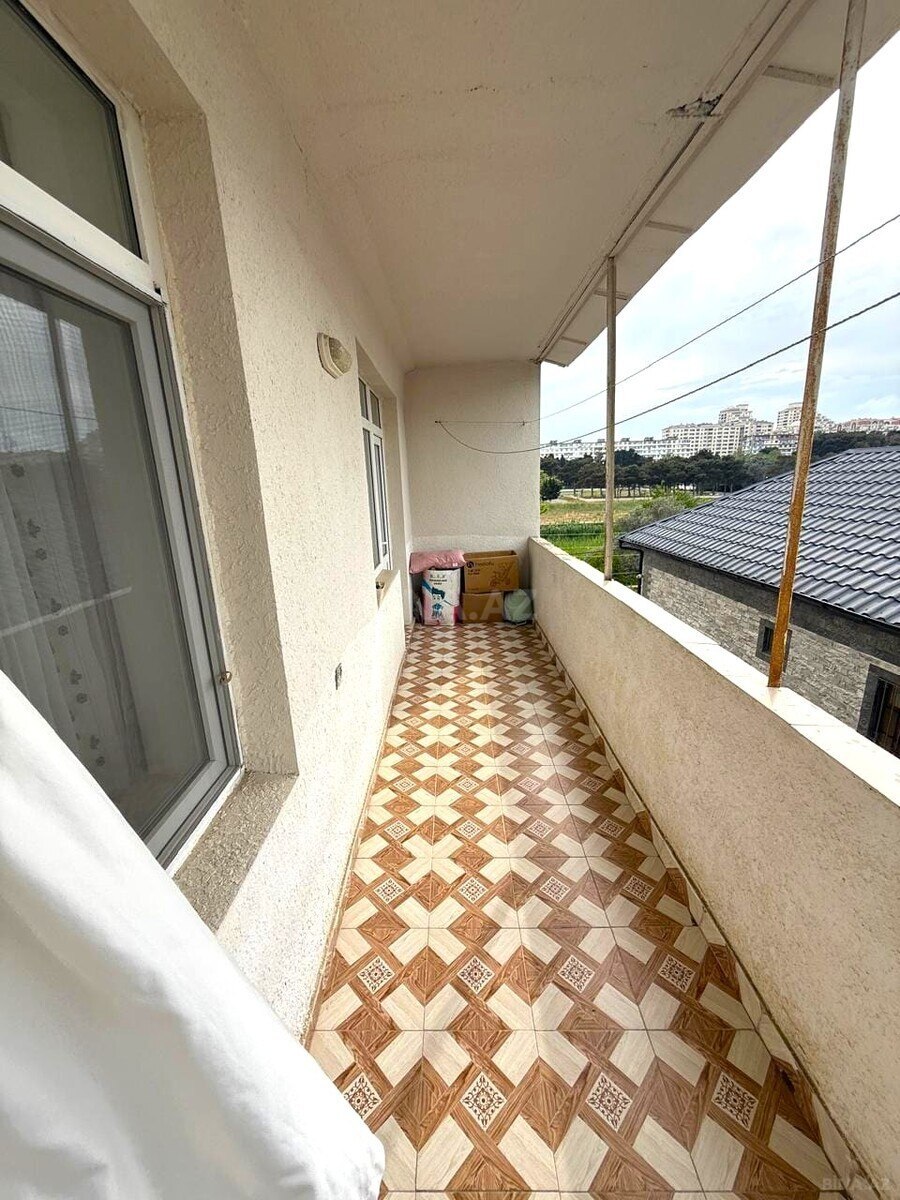 3 otaqlı Köhnə tikili, Bakıxanov q., Bakı