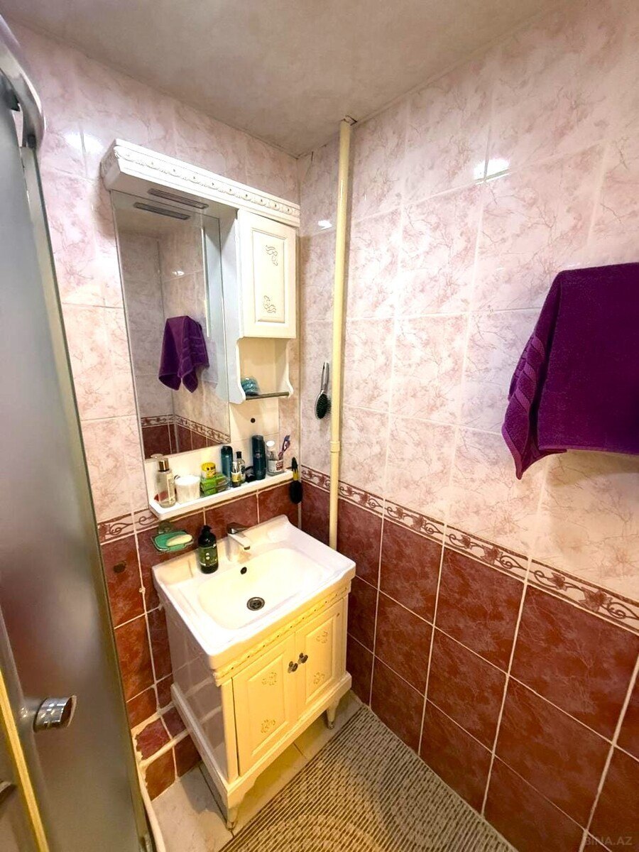 3 otaqlı Köhnə tikili, Bakıxanov q., Bakı