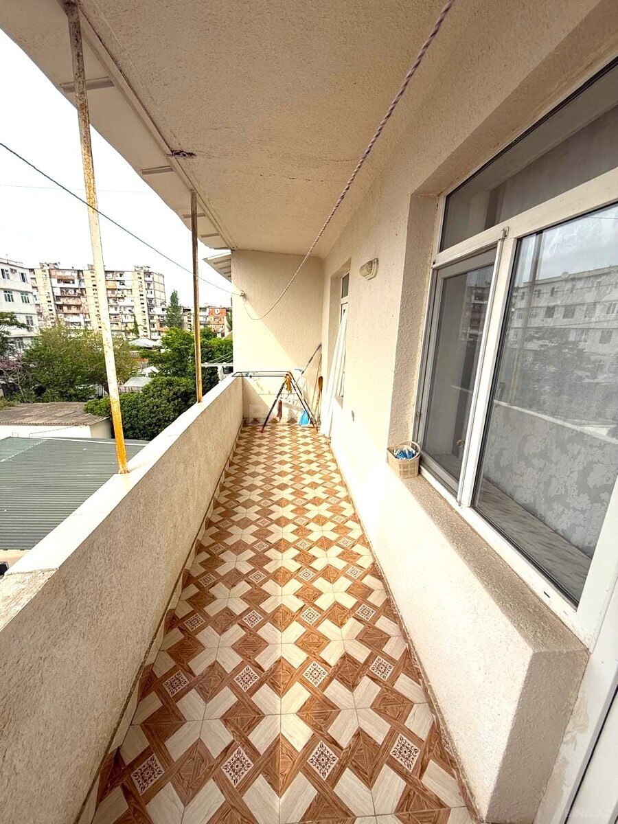 3 otaqlı Köhnə tikili, Bakıxanov q., Bakı