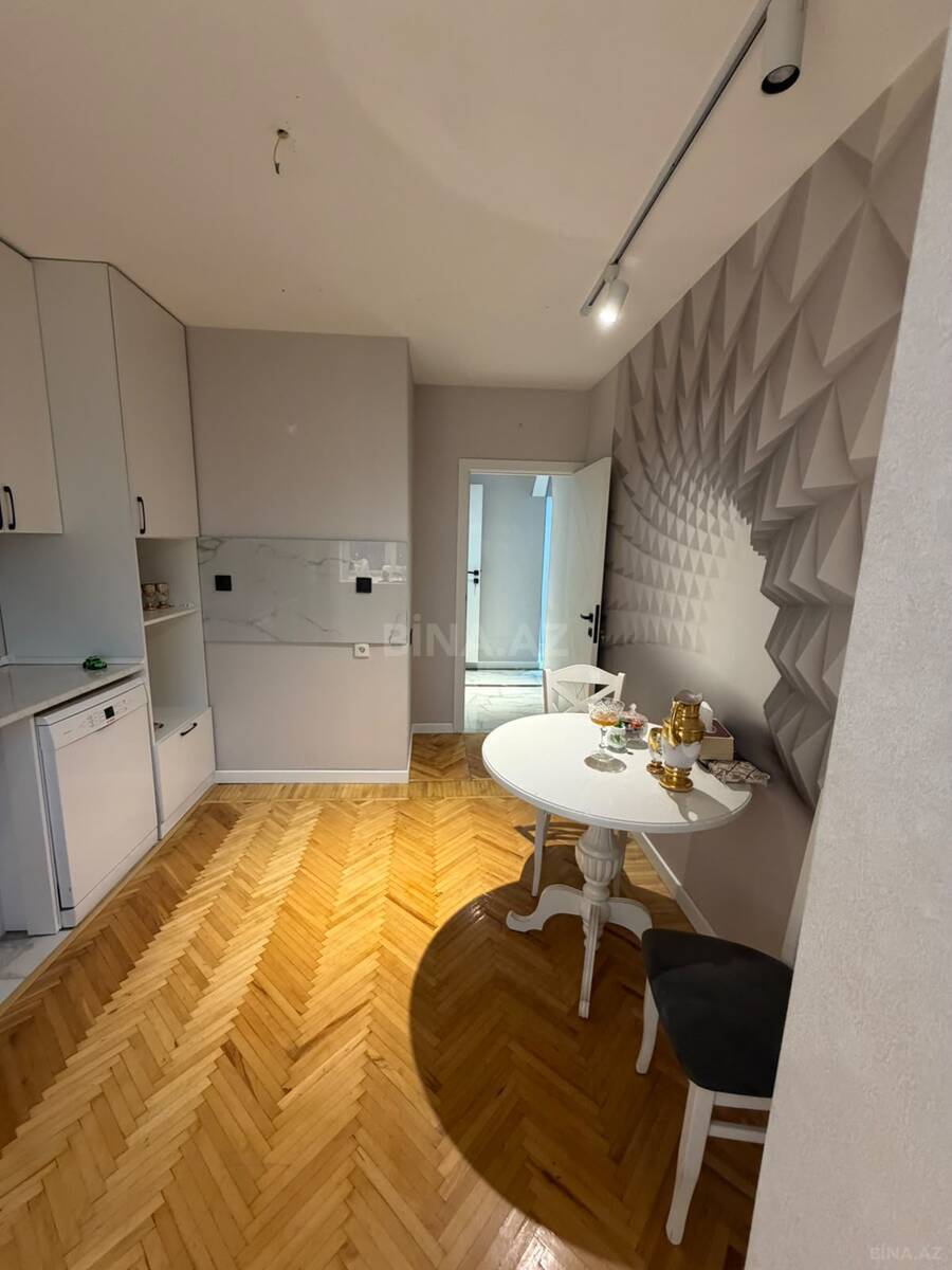3 otaqlı Köhnə tikili, İnşaatçılar m., Bakı