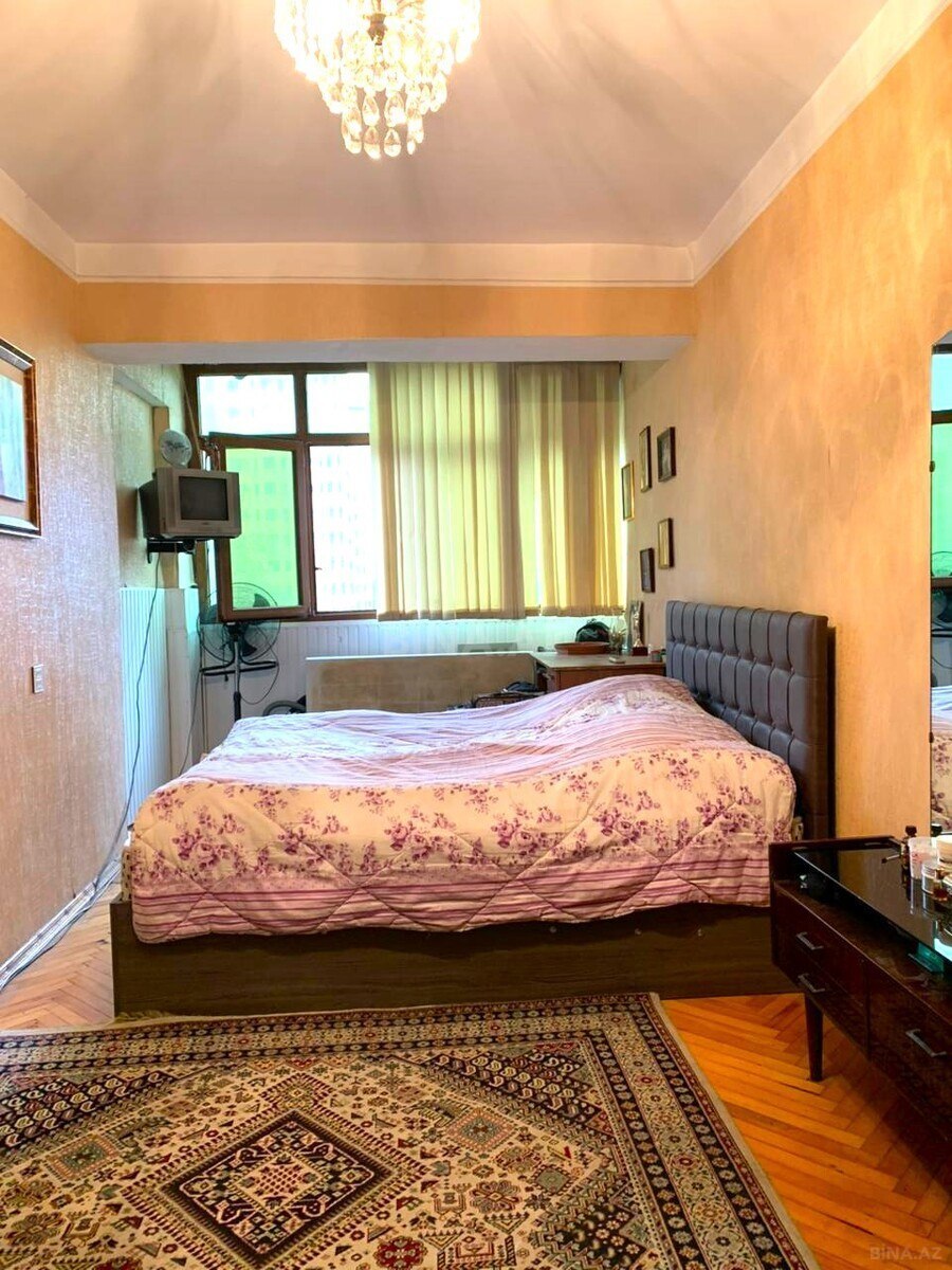 3 otaqlı Köhnə tikili, Gənclik m., Bakı