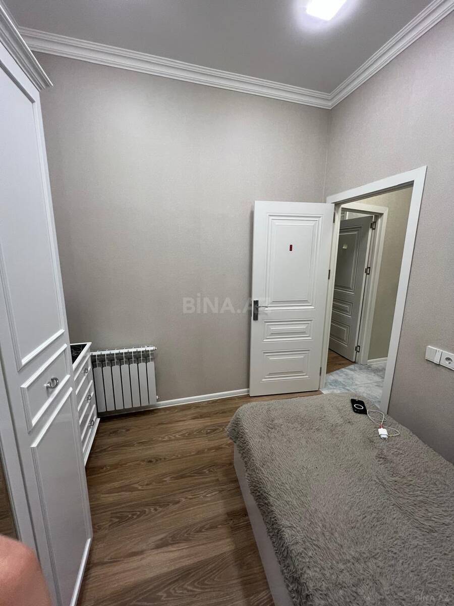 3 otaqlı Yeni tikili, Xırdalan