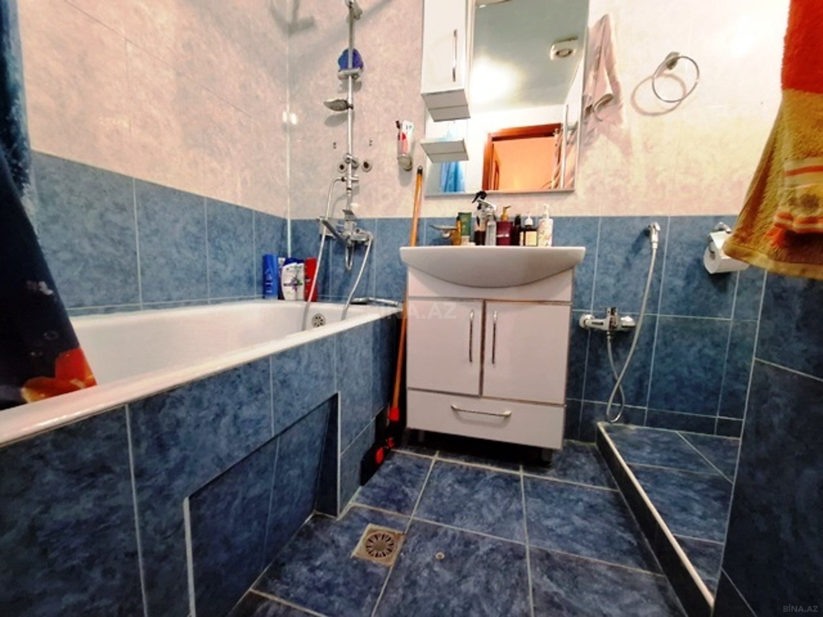 3 otaqlı Köhnə tikili, Neftçilər m., Bakı